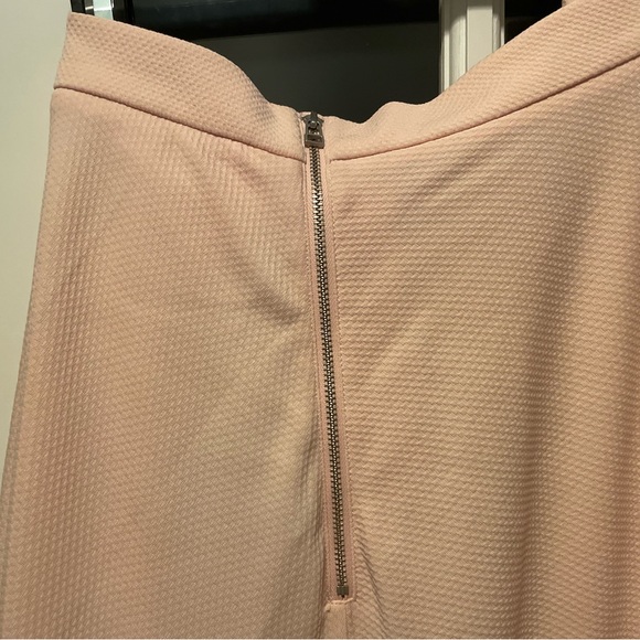 Romantic pink skirt w zipper at back. Worn/washed a few times. Great condition - Picture 2 of 4